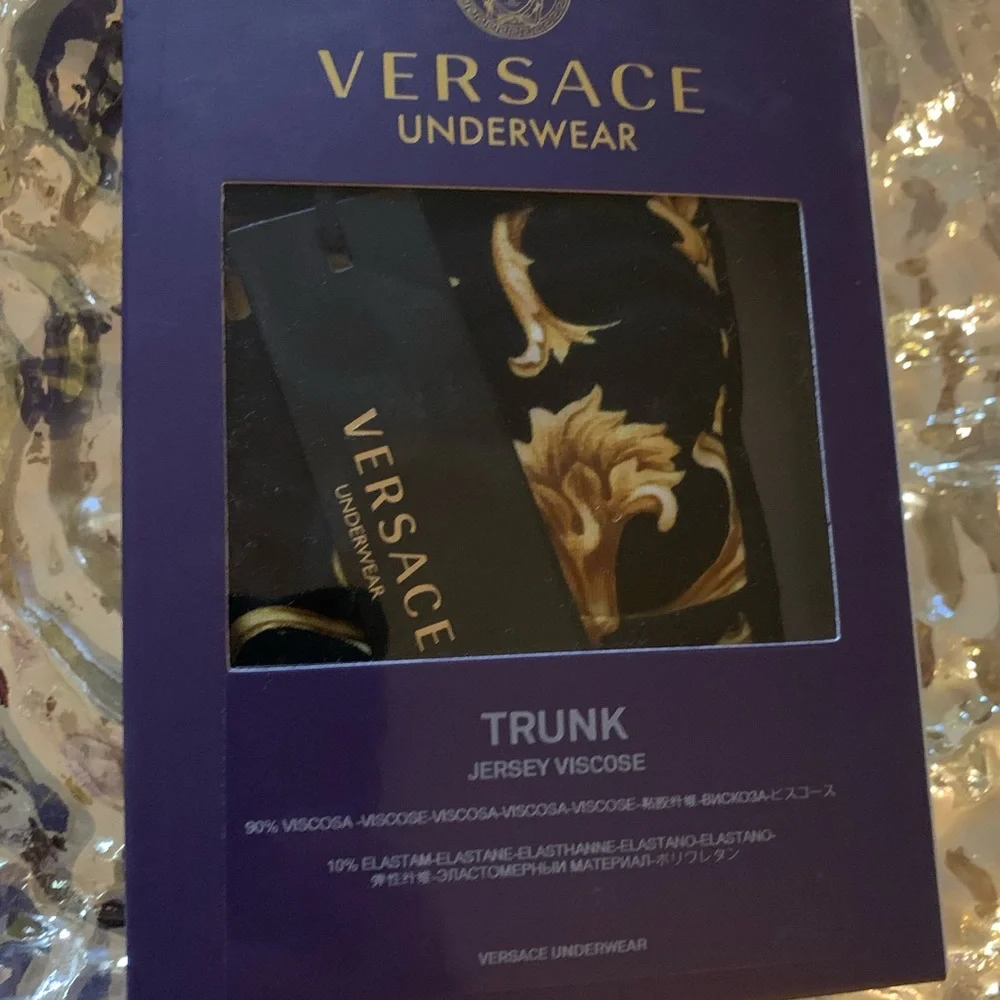 VERSACE - Picture 8 of 10